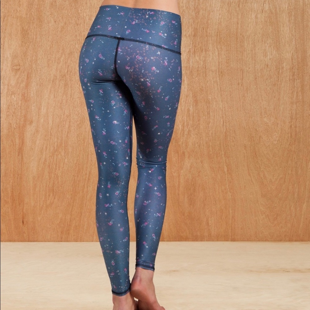 Teeki yoga pants!  Pixie rose print.  🧚🏼‍♀️